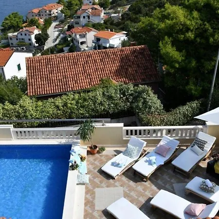 Hébergement de vacances Ferienvilla In Ruhiger Lage Mit Pool Postira