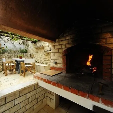 Ferienvilla In Ruhiger Lage Mit Pool * Postira