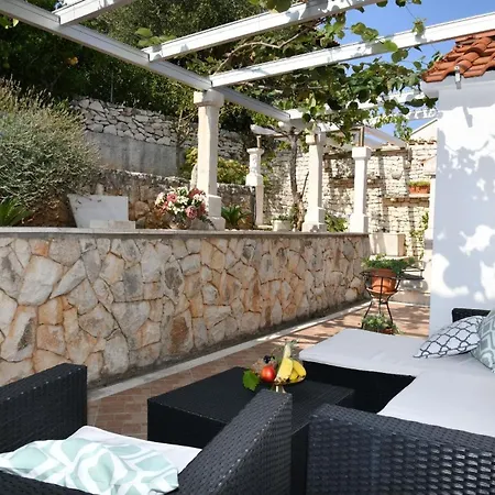 Ferienvilla In Ruhiger Lage Mit Pool Postira