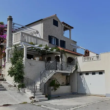 Ferienvilla In Ruhiger Lage Mit Pool Ferienhaus